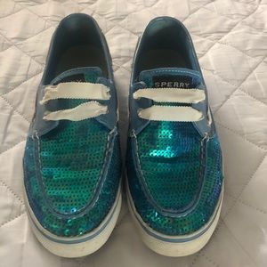7.5M Sperry blue-green sequin shoes